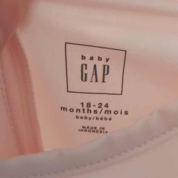 BNWT Gap bathing suit 18-24 months - Picture 4 of 4